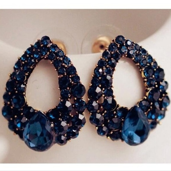 Jewelry - Gorgeous simulated blue Sapphire Earrings